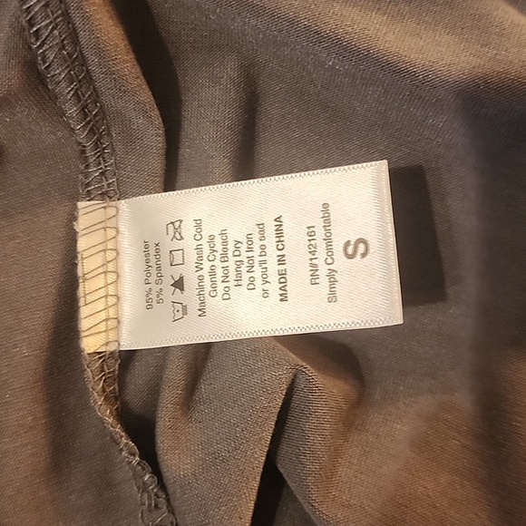 LuLaRoe Classic T S - Picture 3 of 3